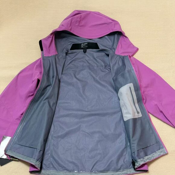 Arc'teryx rose pink windbreaker, unisex, comfortable and durable. - Picture 9 of 9
